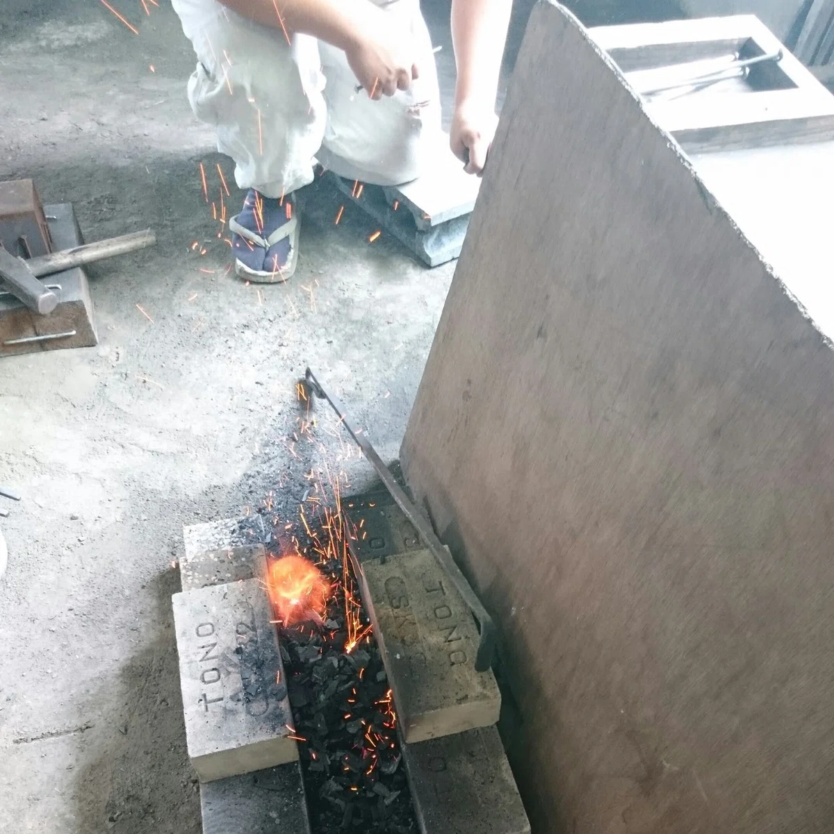 五寸釘がペーパーナイフに。|鉄家具と暮らす
