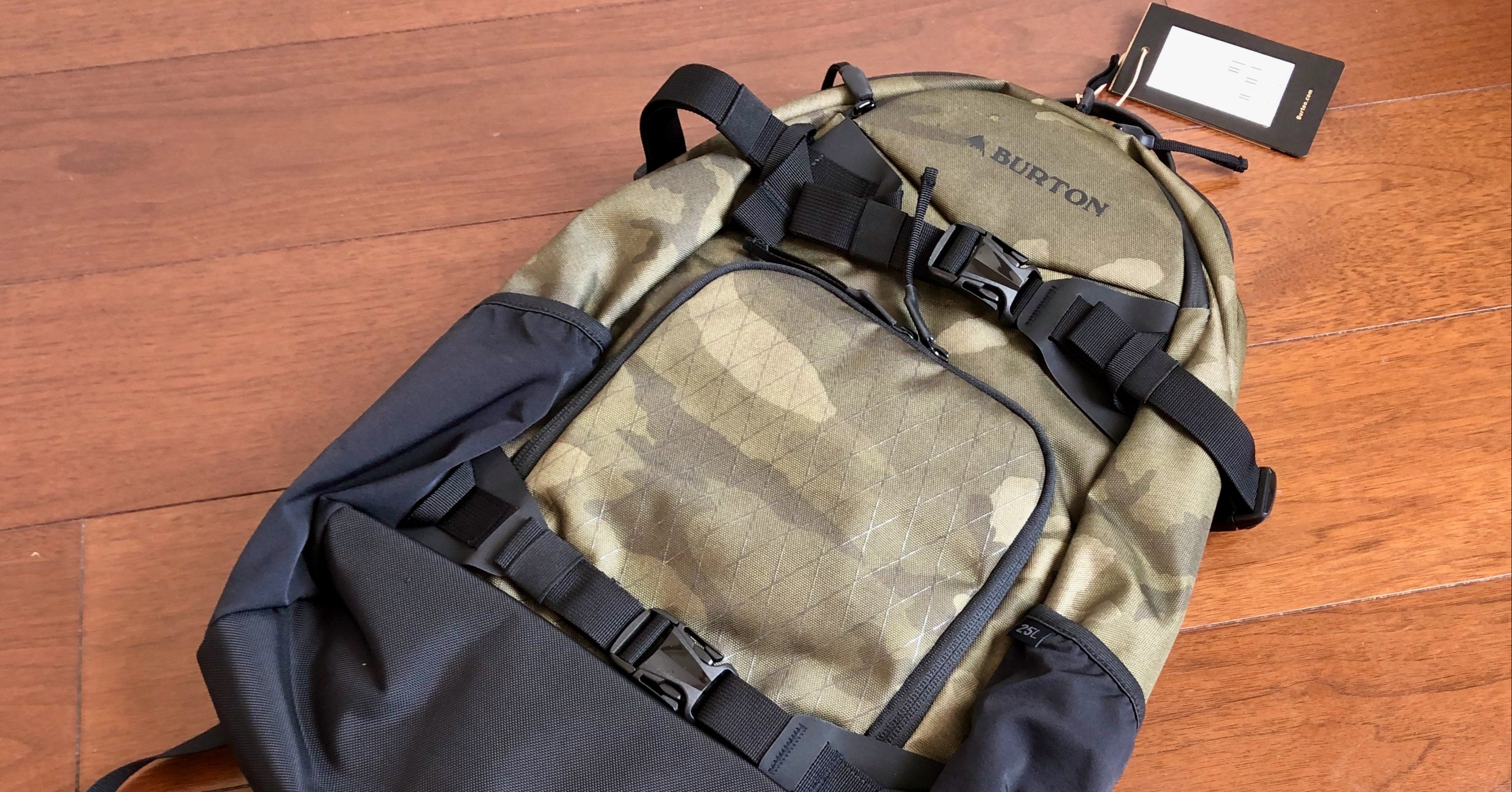 スノボやアウトドア用の迷彩バックパックならBurton Rider's 25L