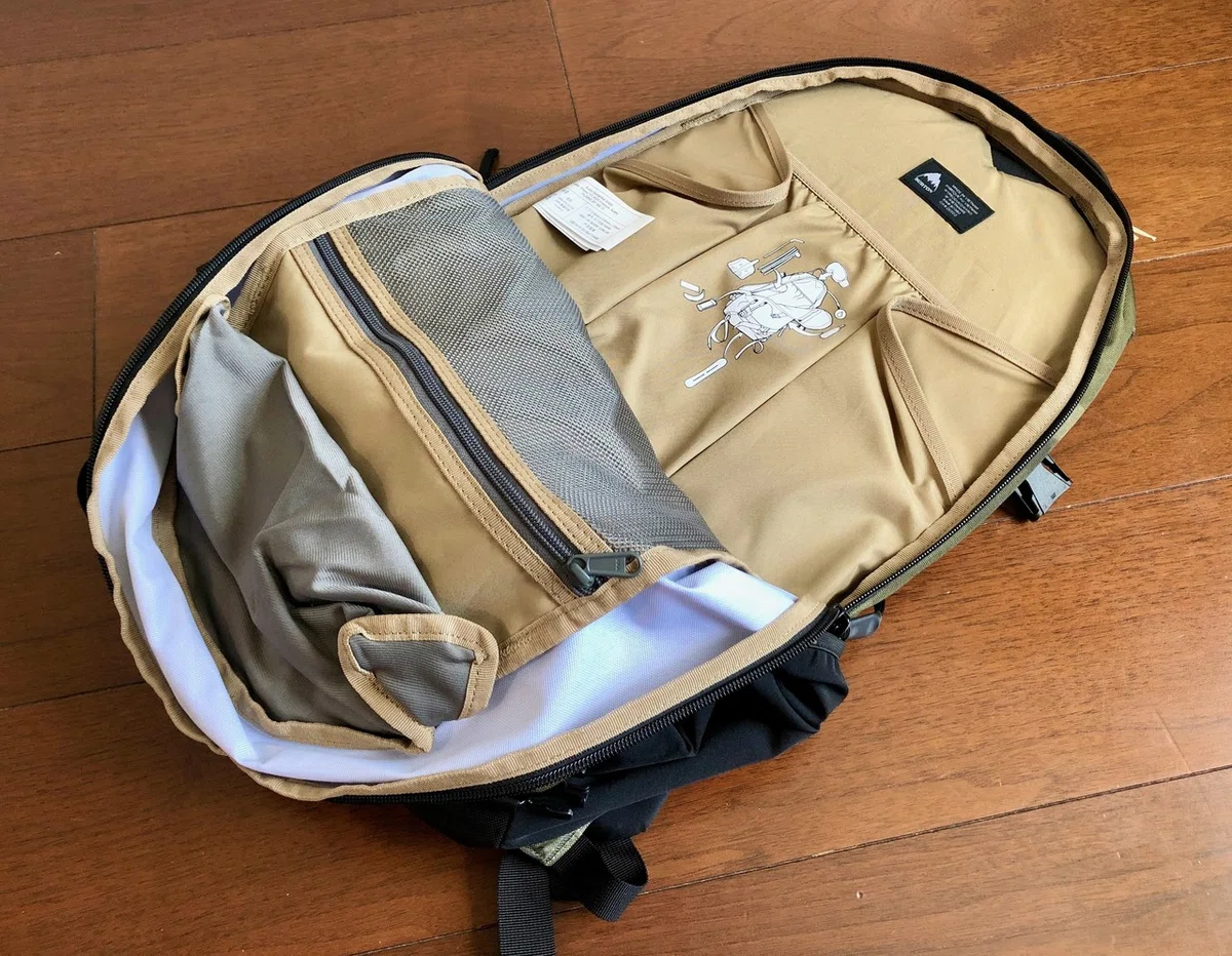 スノボやアウトドア用の迷彩バックパックならBurton Rider's 25L