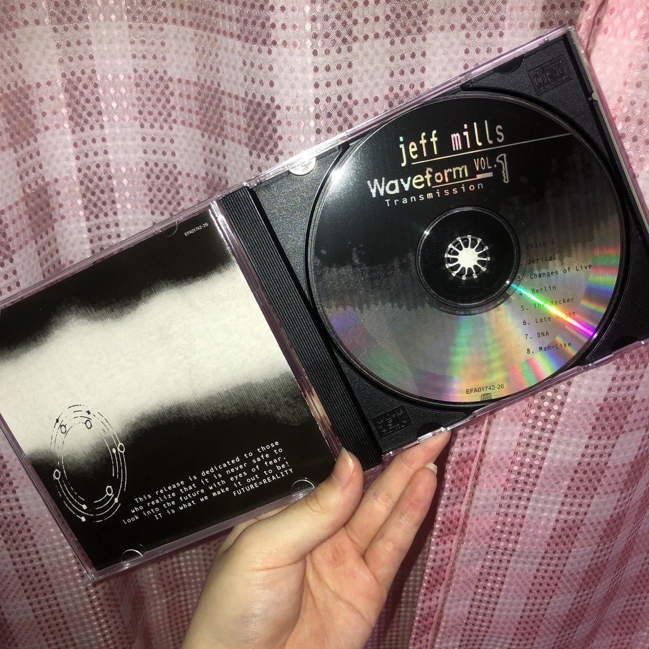 Jeff Mills の『Waveform Transmission Vol. 1』を聴いてみた編｜内山 結愛