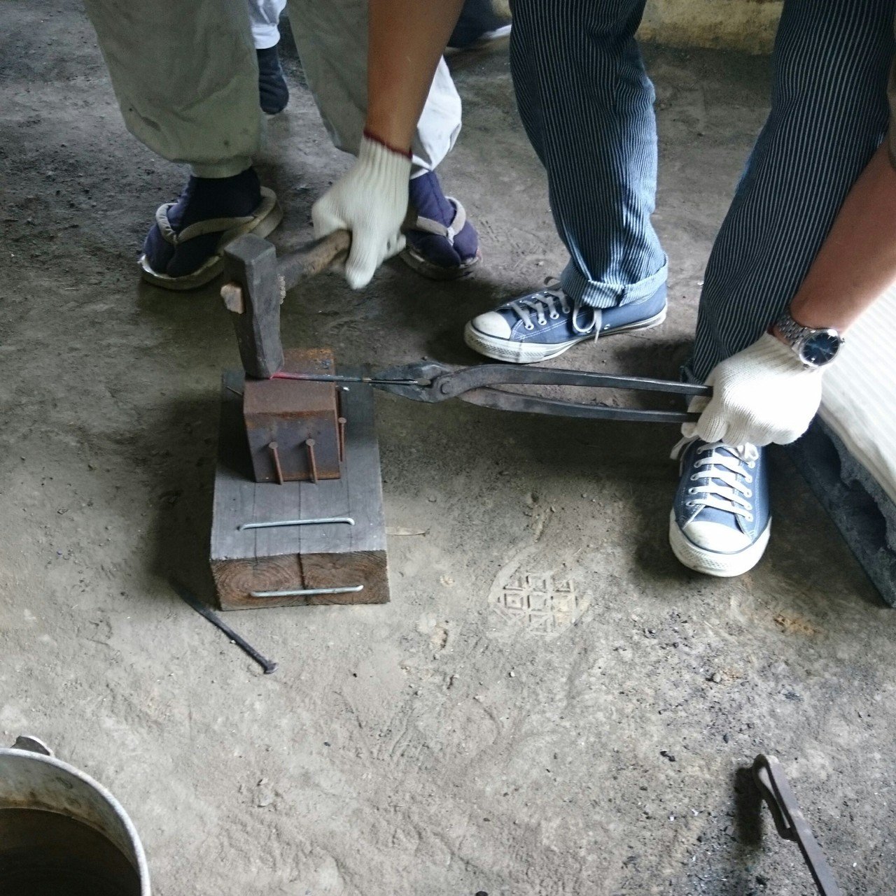 五寸釘がペーパーナイフに。｜鉄家具と暮らす