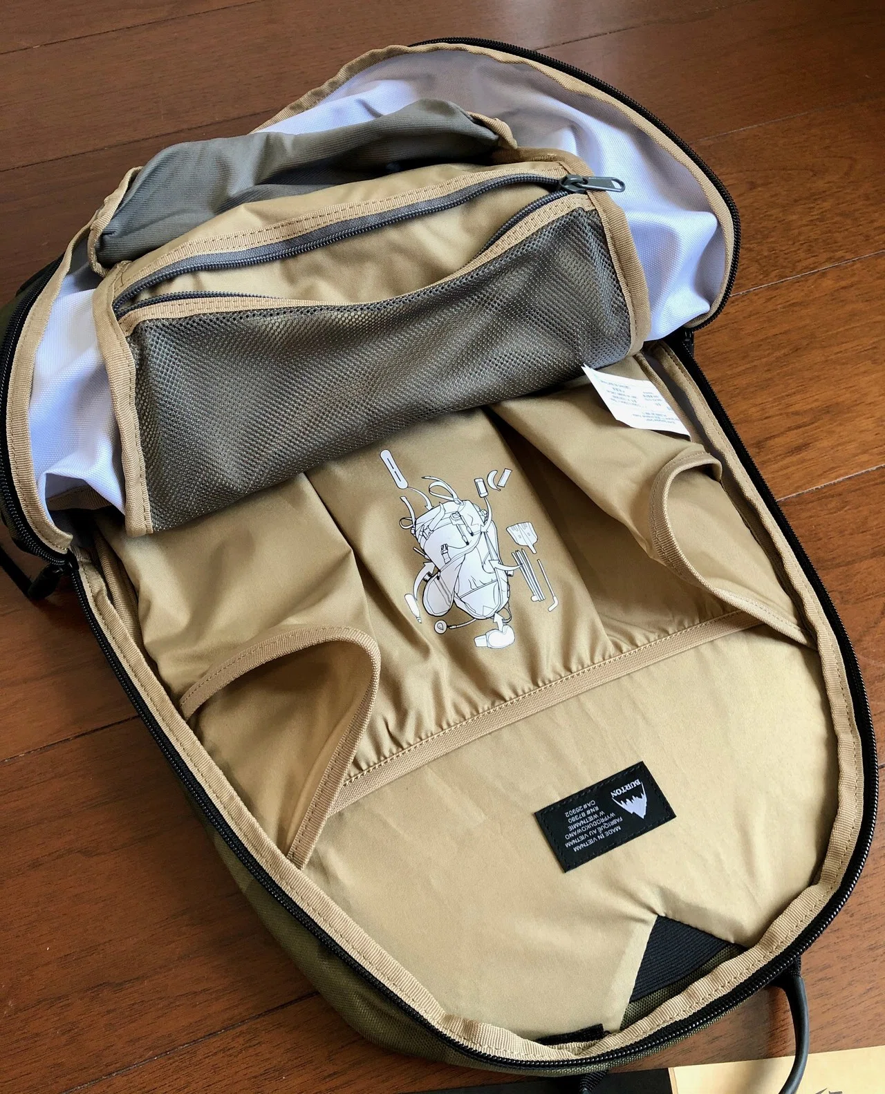スノボやアウトドア用の迷彩バックパックならBurton Rider's 25L スノボやアウトドア用の迷彩バックパックならBurton Rider's 25L