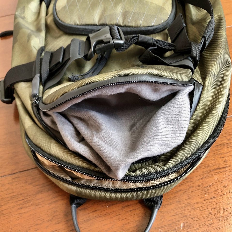 スノボやアウトドア用の迷彩バックパックならBurton Rider's 25L