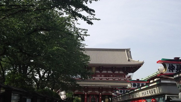 4月26日。浅草へ行ってきました。浅草寺へお参り。たくさんの国々の人達がとても楽しんでいて、私も楽しかったです(*´∇｀*)