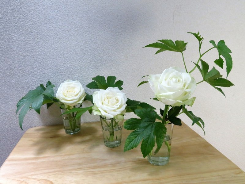 キイチゴの葉とバラのお花飾り 花と日々 Yas Note キイチゴの葉とバラのお花飾り 花と日々 Yas Note