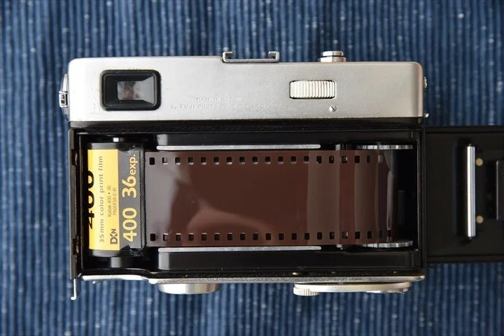じいちゃんの『FUJICA 35EE』で孫がひ孫を撮る｜鉄人