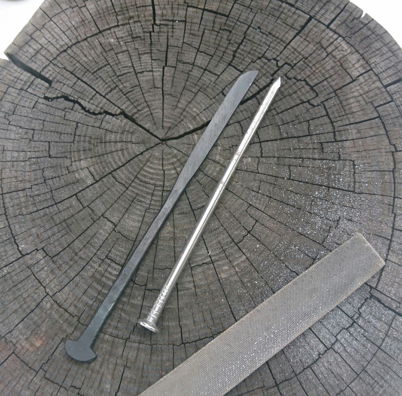 五寸釘がペーパーナイフに。｜鉄家具と暮らす