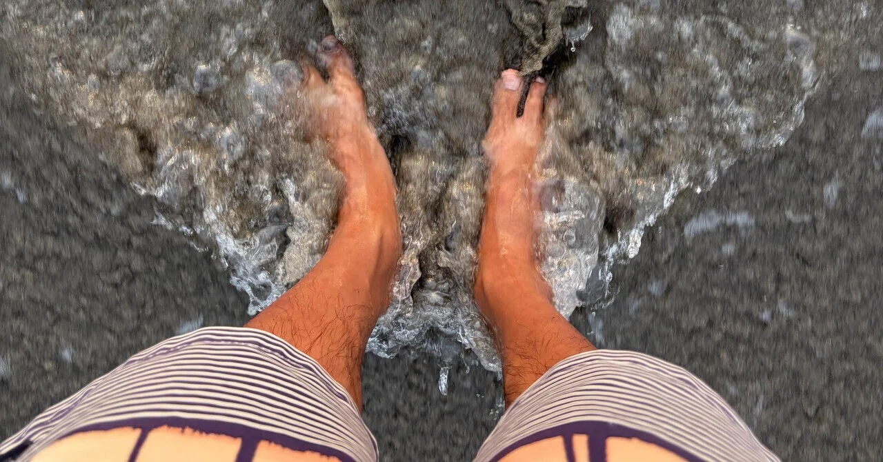 Walking barefoot on sand or soil will cure psoriasis, depression, and ...