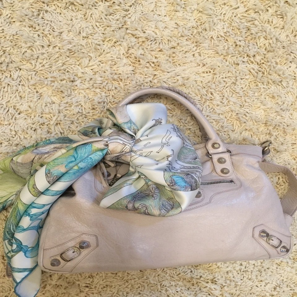 誰でも出来る スカーフをバッグに付けるオシャレな方法2つ ゆみな Note