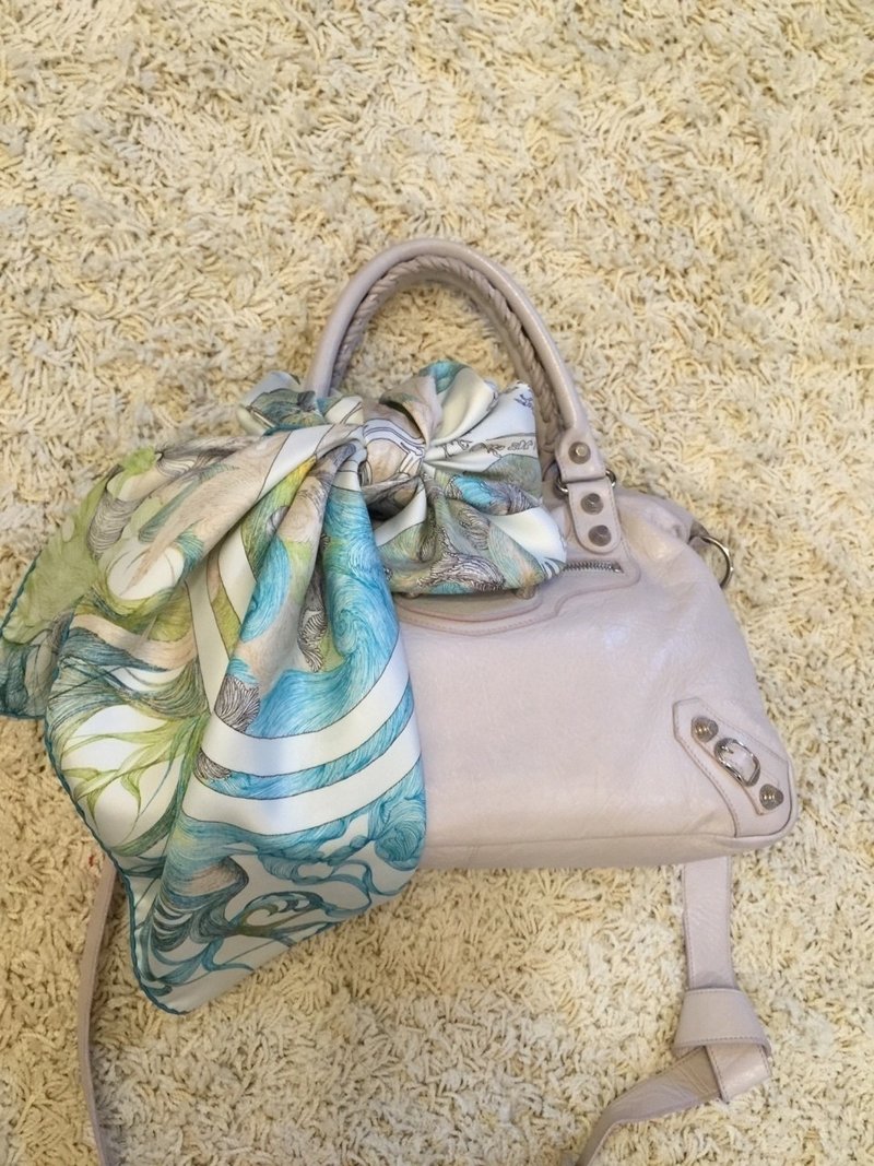 誰でも出来る スカーフをバッグに付けるオシャレな方法2つ ゆみな Note 誰でも出来る スカーフをバッグに付けるオシャレな方法2つ ゆみな Note
