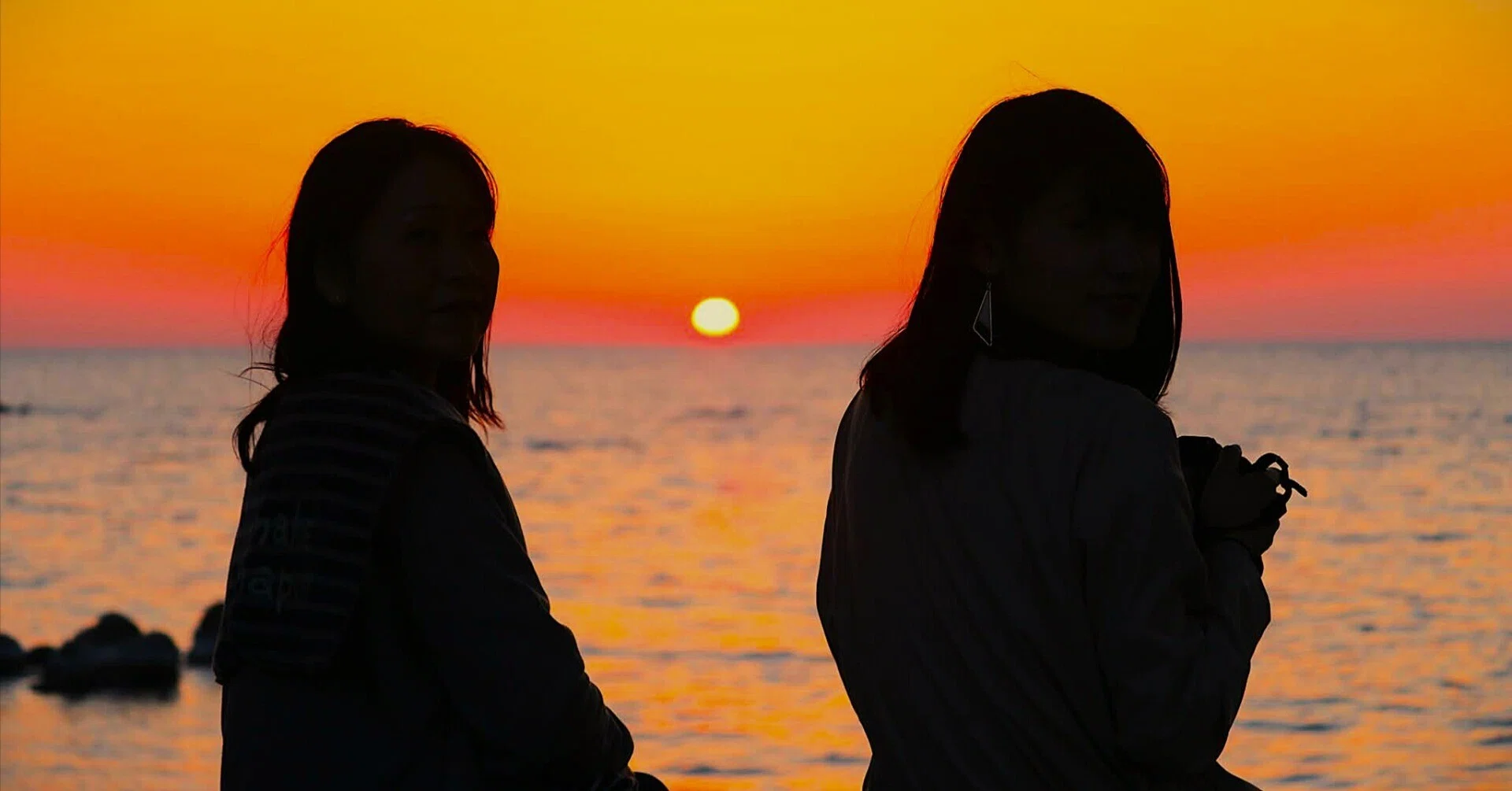 夏の1コマ(2/3)】夕日を追いかけて、大切な人と過ごす夕暮れ｜里海 毅