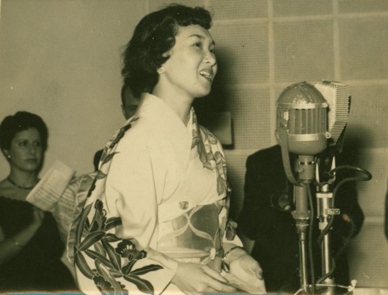 ブエノスアイレス、スプレンディド放送局で歌う藤沢嵐子（1953年）