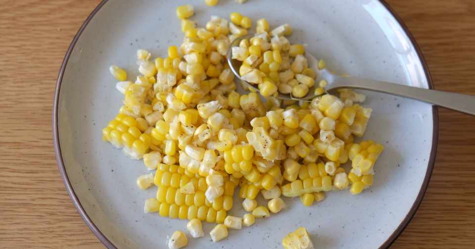 とうもろこしは生で食べるのが美味しいのか コーンサラダの作り方 樋口直哉 Travelingfoodlab Note