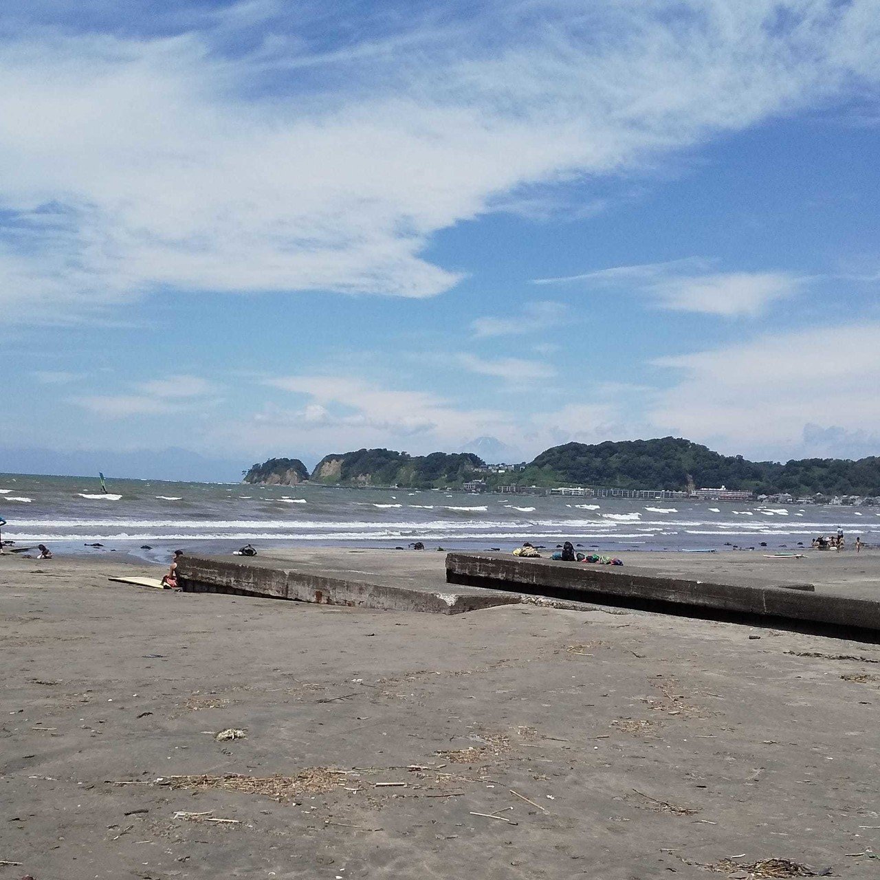 今日は材木座の光明寺に参拝した 阿弥陀様にお詣りして 南無阿弥陀佛 一行だけのミニ写経をした 蓮池を眺めてぼーっとする時間が幸せだった 波の荒い材木座海岸を歩いて 若宮大路の寿司屋でランチ ポテサラ Note