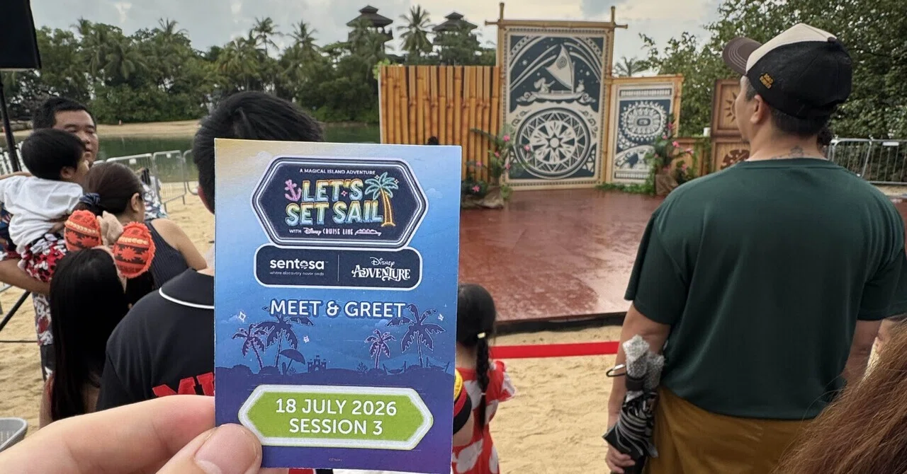 シンガポールセントーサ島へディズニーイベント見にきました