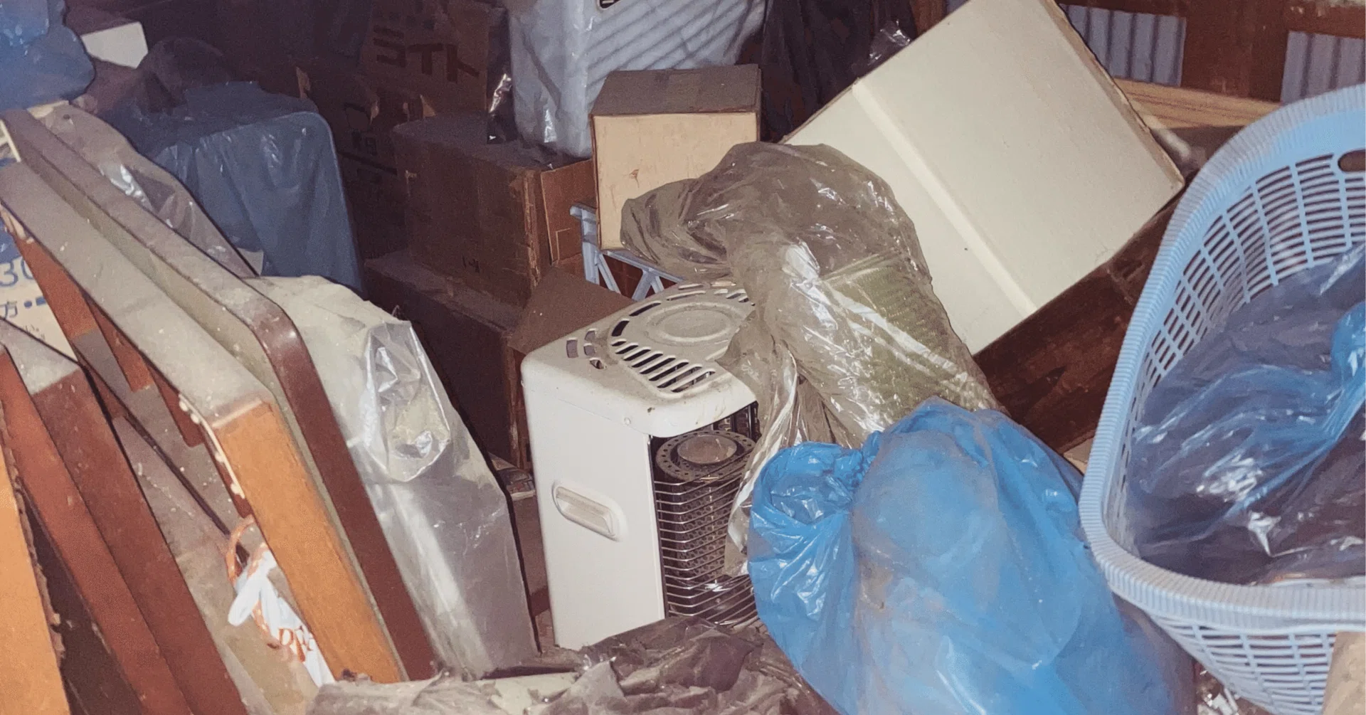 y*g様 遺品整理品と自分が頂いた物などになります。 昨日まで全く知らなかった、ある人の人生にふれて。私が「遺品整理」を