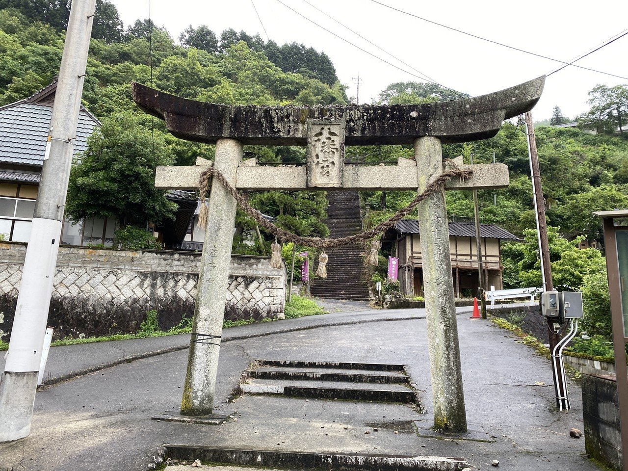 三原の映えスポット 階段が長すぎる！ 高御調八幡神社｜竹原レーダー