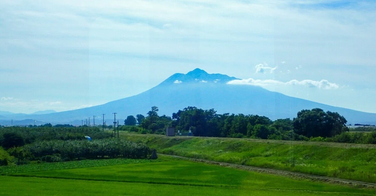 青森｜津軽富士・岩木山の雪解けに咲くミチノクコザクラ｜旅ひたき