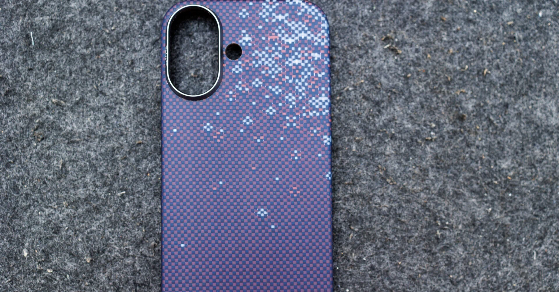 iPhoneに夕暮れの情景を。PITAKA Edge Case（桜時）がもたらす