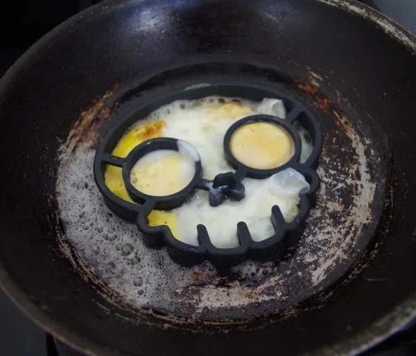 ニューヨークでドクロ顔の目玉焼きを作ろう！（第1回）｜みじんことオーマ