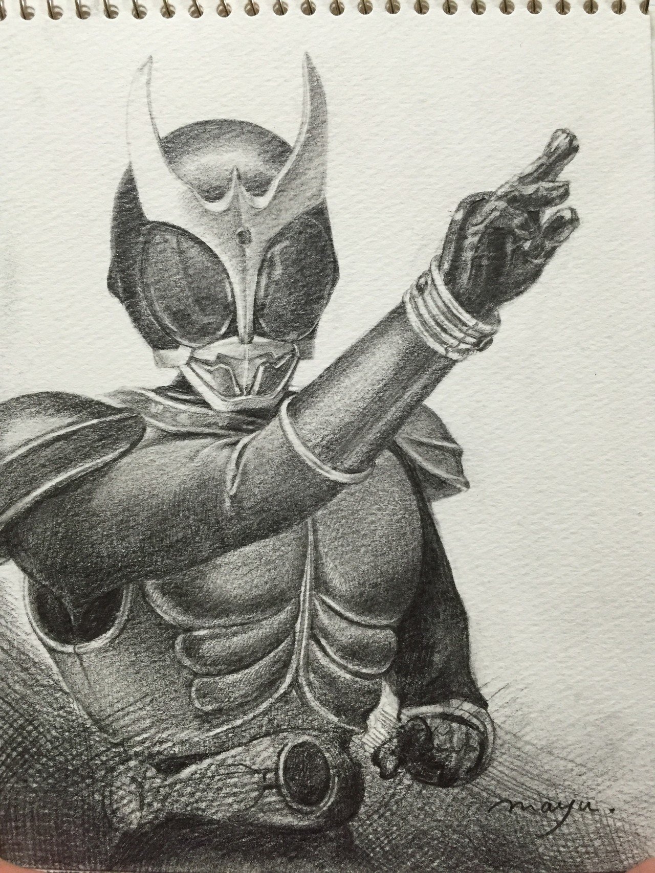 仮面ライダークウガ を描きました あの黒と赤を描き分けるのは鉛筆のモノクロでは無理ですが 質感の違いとか 緊張感が出ていたらいいなと思います マユ 放課後のちょいワル先生 Note