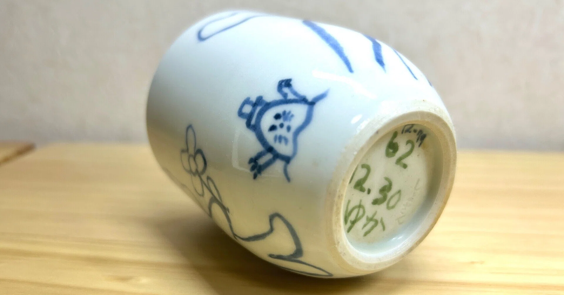 焼く前は黒、焼くと青。呉須という賭け【色彩深掘り03｜青】｜YUKA's