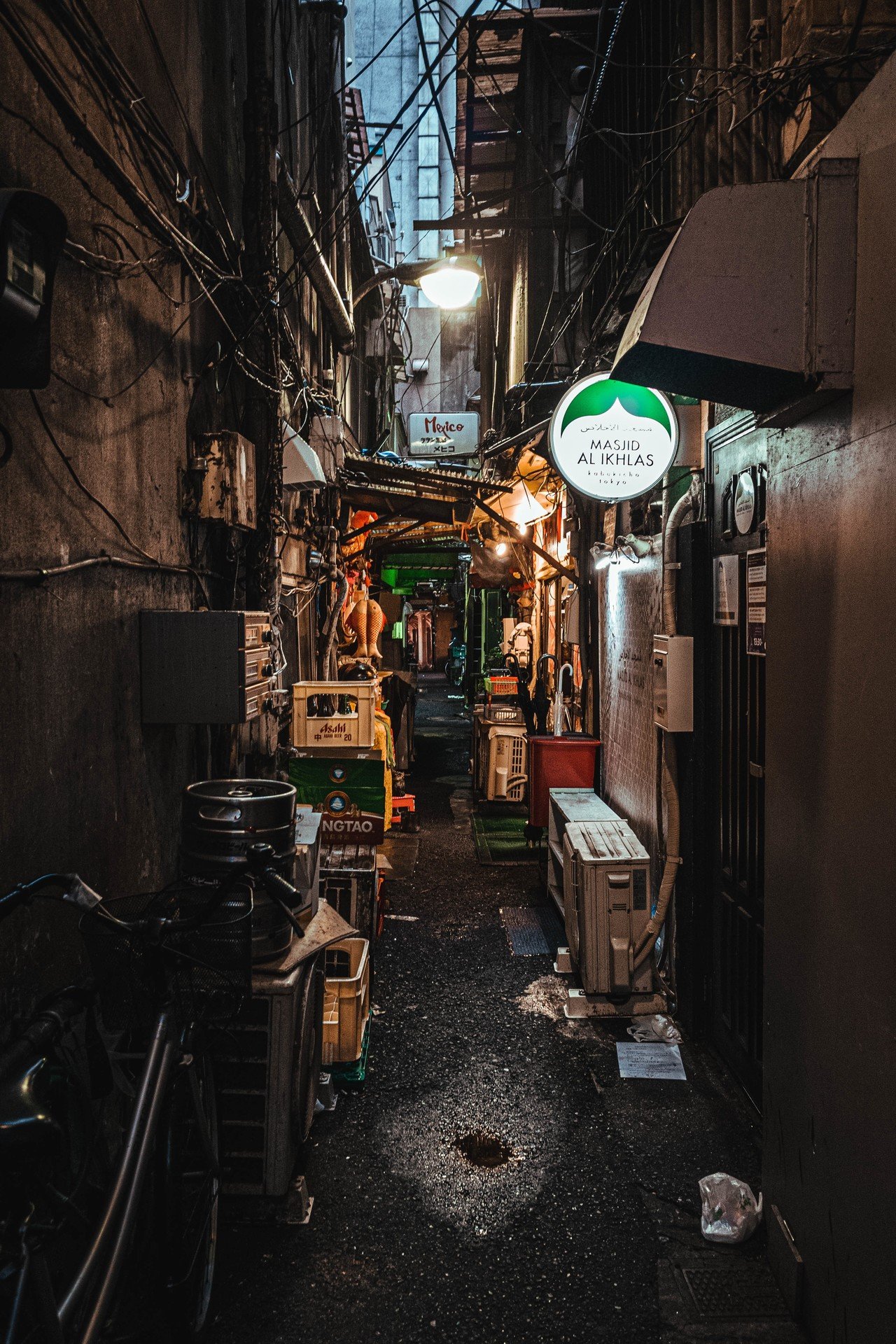 小さな路地裏 飲み屋街の裏路地の夜景 ジオラマ