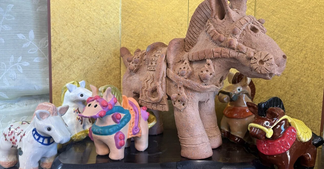 古代の埴輪と現代の陶品の面白いコラボレーション〈馬形埴輪〉｜本多敦郎
