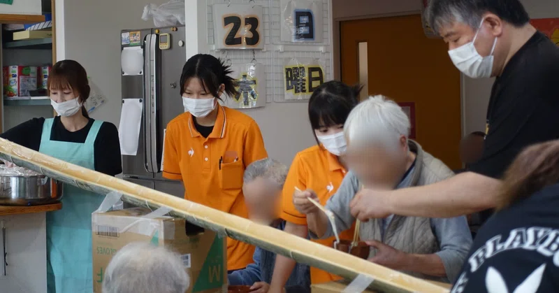 有田中央高等学校福祉系列２年生　実習生と利用者様が一緒に笑顔に 〜流しそうめんで楽しいひととき〜