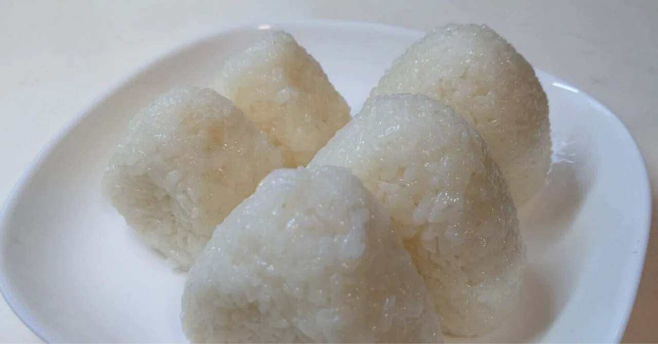Miso Rice In Rice Cooker The steam from the new rice answered me first. - Salt rice balls and ...