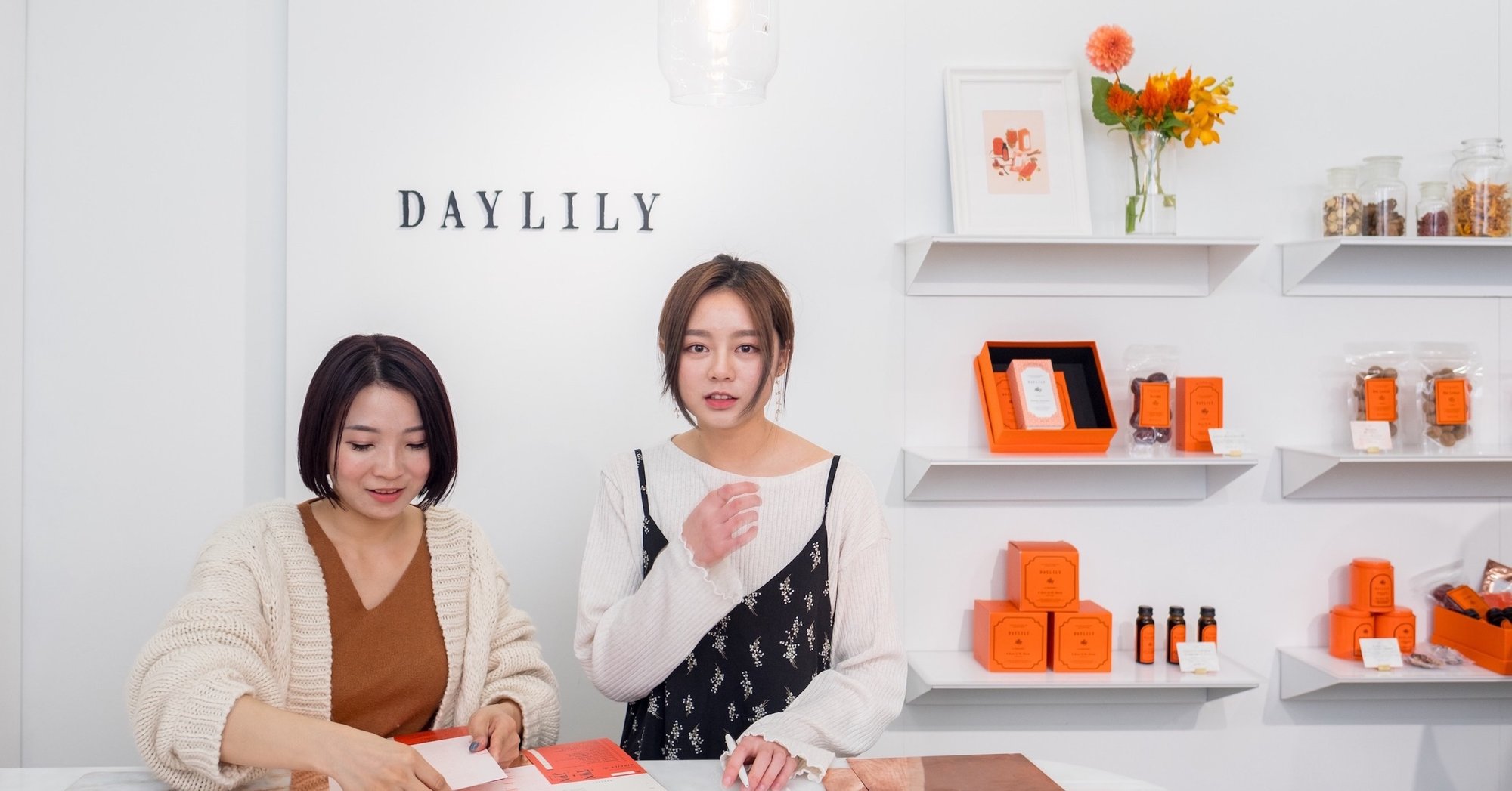 お客様 ユーザー 顧客 ファン 私たちがお客さんもスタッフもsisterと呼びはじめたわけ 小林百絵 台湾発 漢方のライフスタイルブランド Daylily Note お客様 ユーザー 顧客 ファン 私たちがお客さんもスタッフもsisterと呼びはじめたわけ 小林百絵 台湾発 漢方のライフスタイルブランド Daylily Note