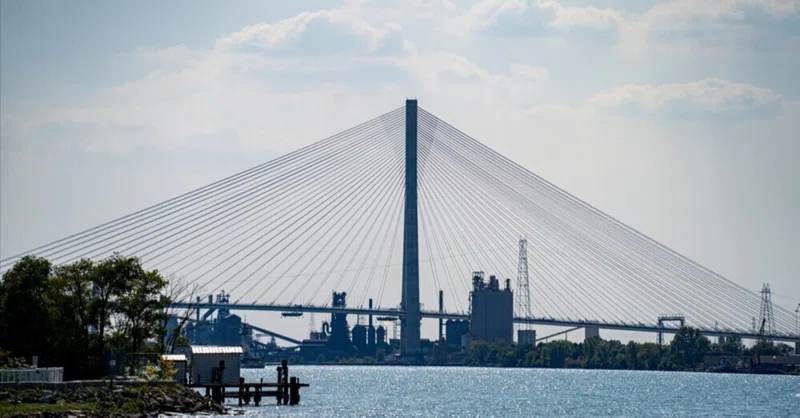 【報道分析】米加最大の国境物流を支える私有橋 ~氷河が刻んだ隘路ともう一つの経路~