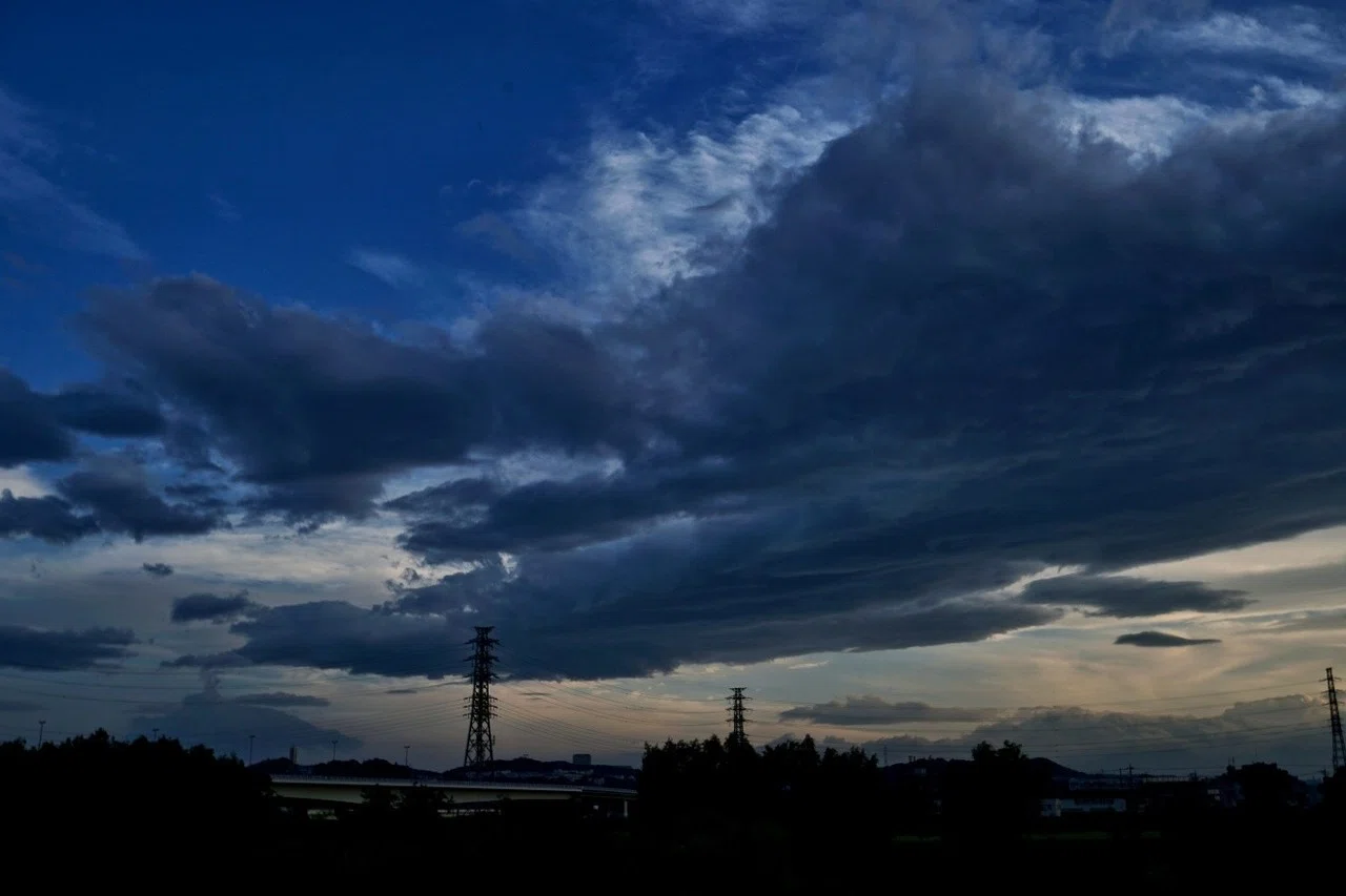 土手沿いのマジックアワーにて A6500 Sonnar T E 24mm F1 8 Za Non Note