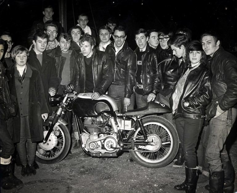 1）ロッカーズ (Rockers) という英国のカウンターカルチャー