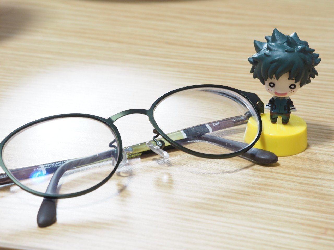 推し色のメガネを買ったら 鏡を見るのが楽しくなった話 窒素 Note