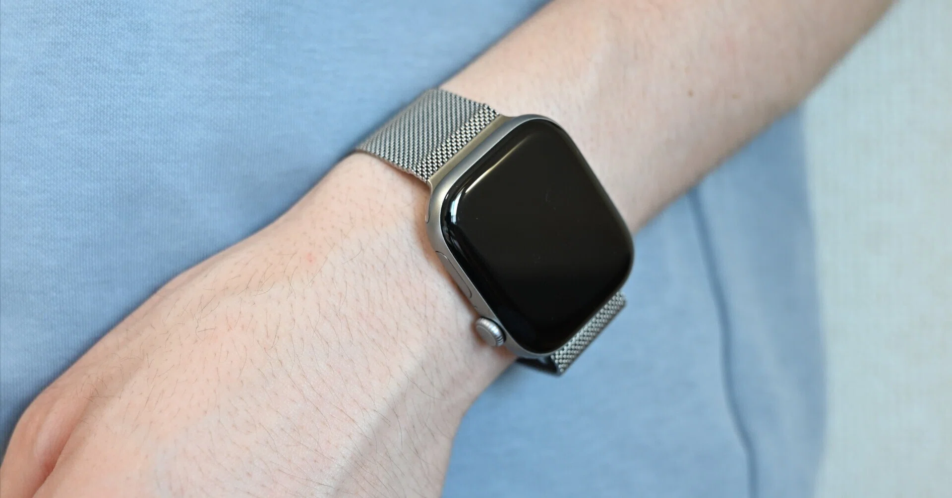 Apple Watchを腕時計らしく見せたい。純正ミラネーゼループを選んだ