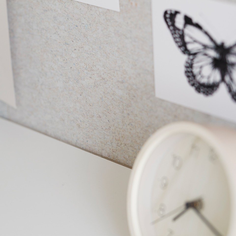 貼ってはがせる壁紙コルクシート 薄型だから曲面にも貼れちゃいます くらしを楽に楽しく Leehm Note 貼ってはがせる壁紙コルクシート 薄型だから曲面にも貼れちゃいます くらしを楽に楽しく Leehm Note