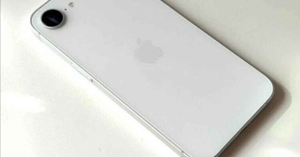 本日見つけた掘り出し物】【良品】新品同様！iPhone 16e 128GB SIM