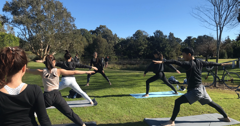 シドニーセンテニアルパークで公園ヨガレッスン【毎週日曜開催】