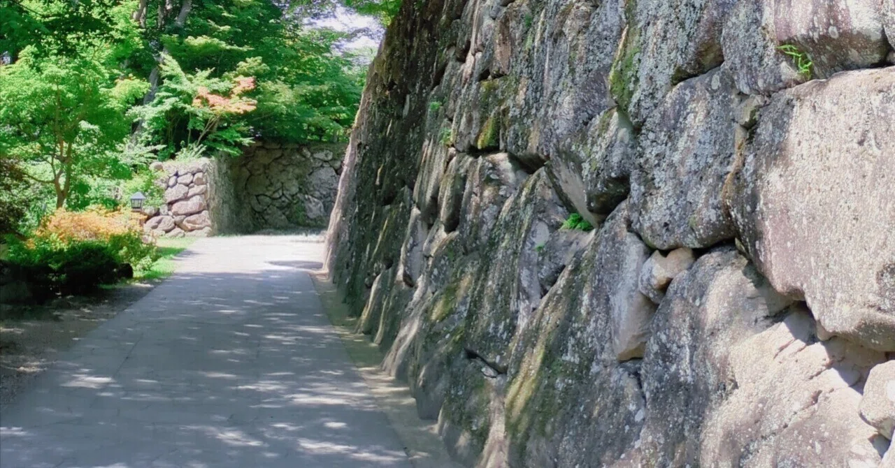 小諸 なる 古城 の ほとり
