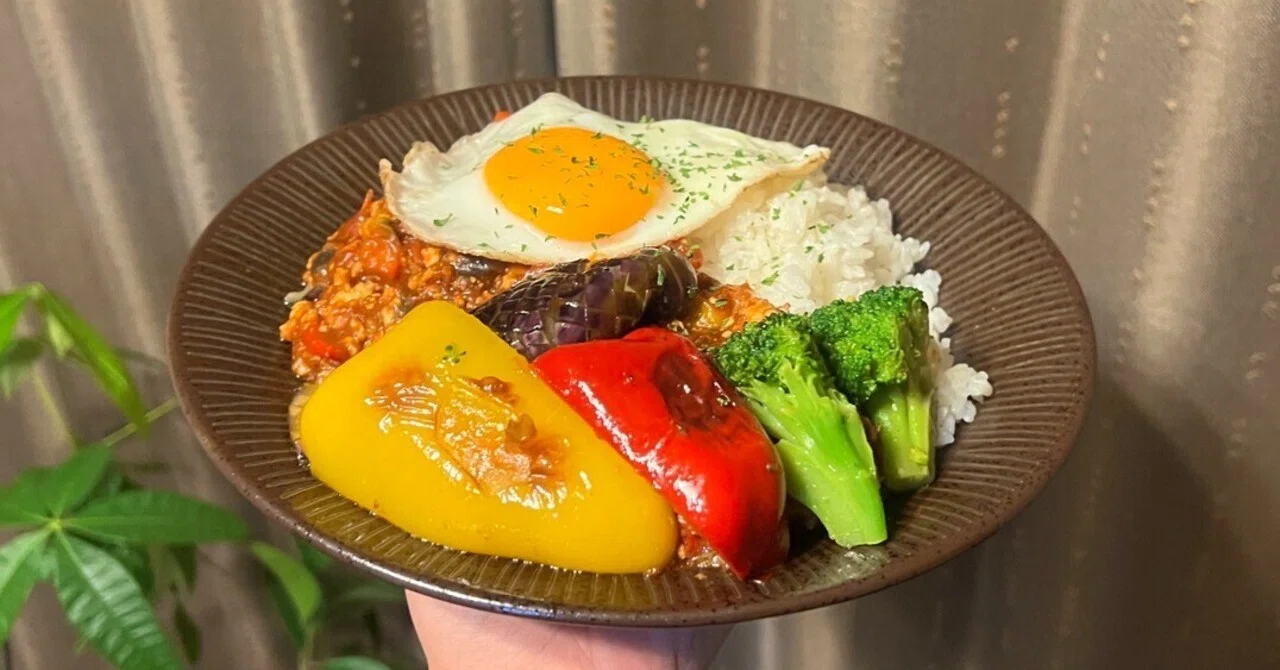 夏野菜ぶちこみキーマカレー｜NTTデータIMジェイエスピー