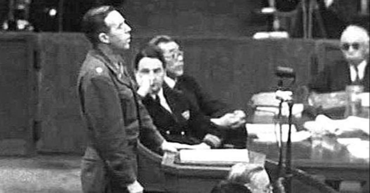 写真 ベン ブルース ブレイクニー弁護士 真珠湾攻撃が殺人罪になるのなら 我々は 広島に 原爆を投下した者の名をあげる事ができます By ベン ブルース ブレイクニー 絶対に左翼学者に 皇帝 ペンギン Note