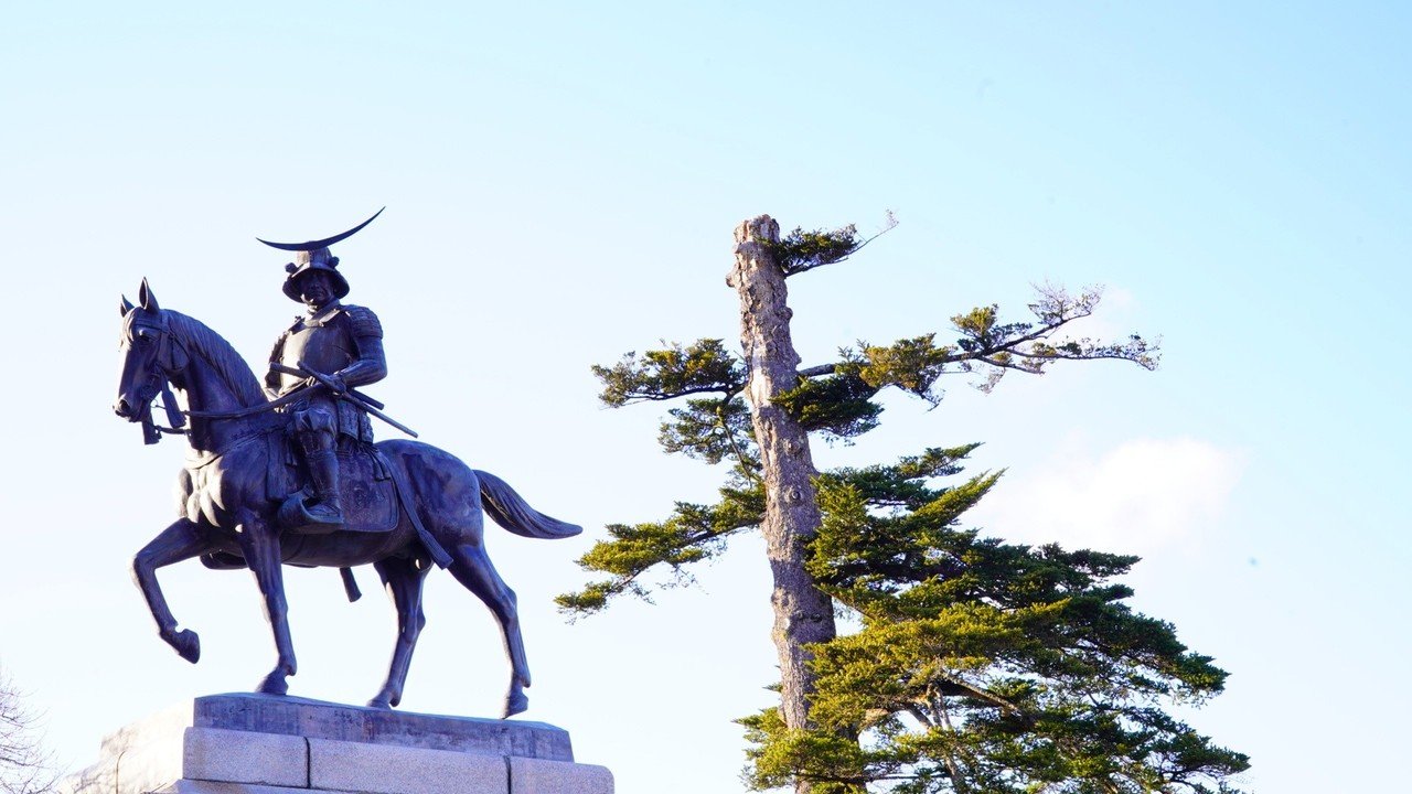 伊達政宗騎馬像(2代目)｜ご近所カメラマンhilo