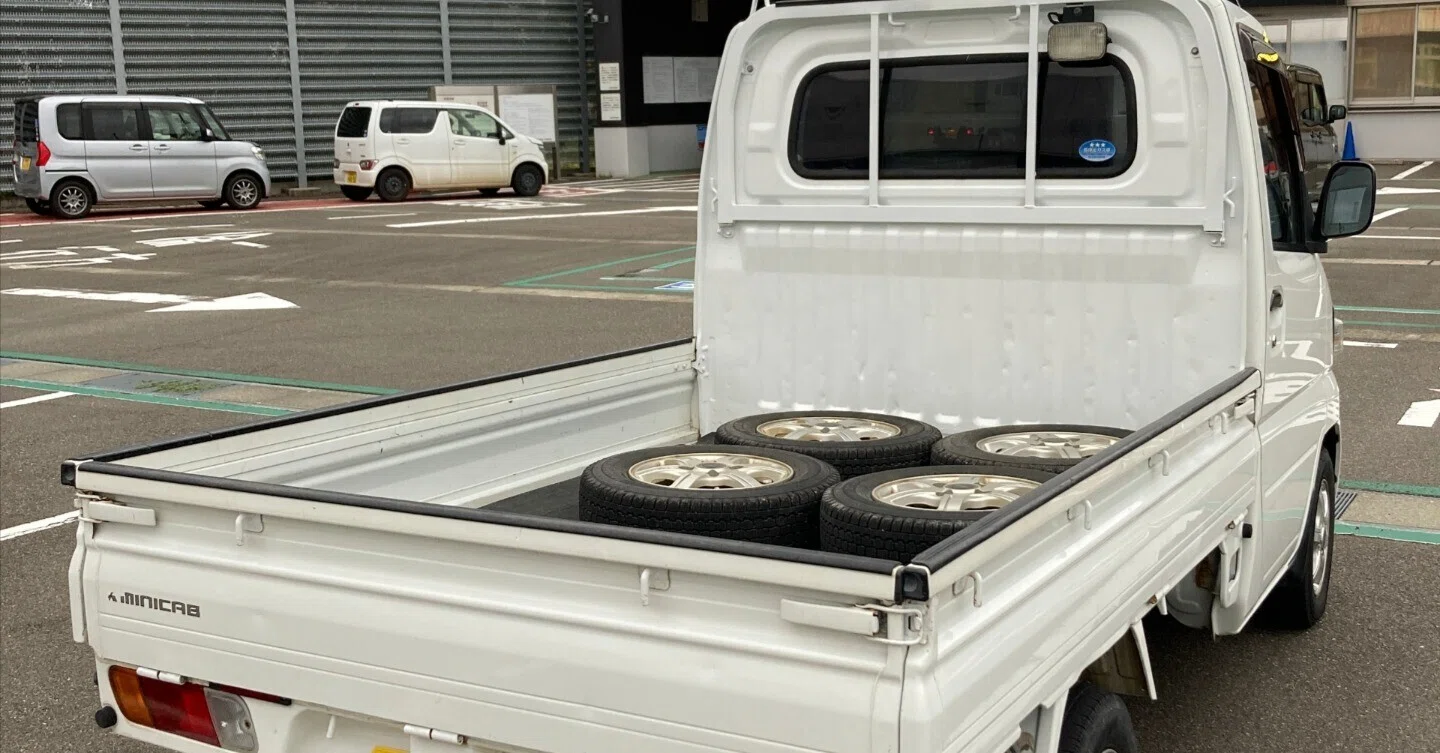 ダンプの運ちゃんは、軽トラと介護施設の送迎車にやさしい｜はたけのいす