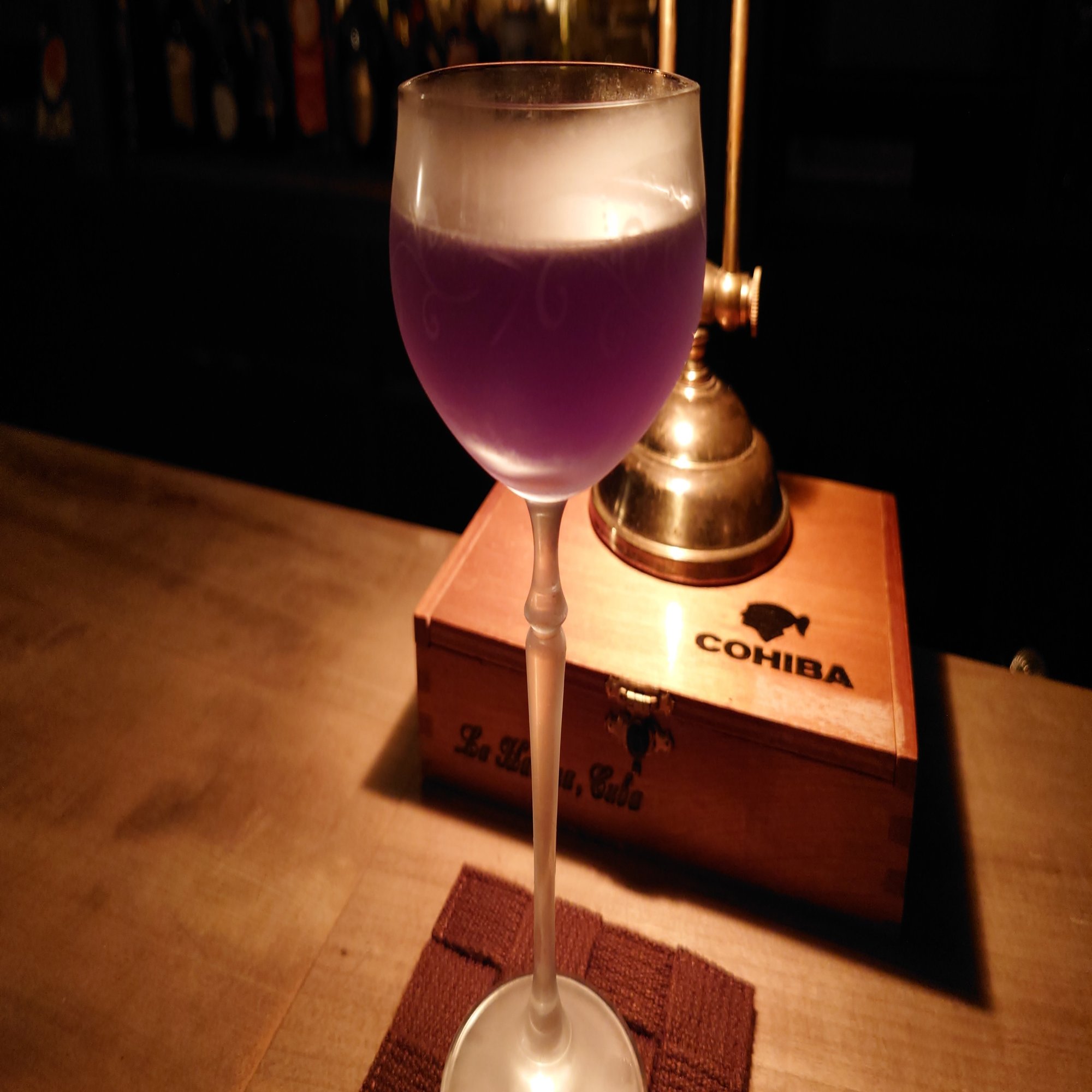 カクテル言葉は 出来ない相談 Blue Moon とそのメイキング動画 10th Street Lounge Note