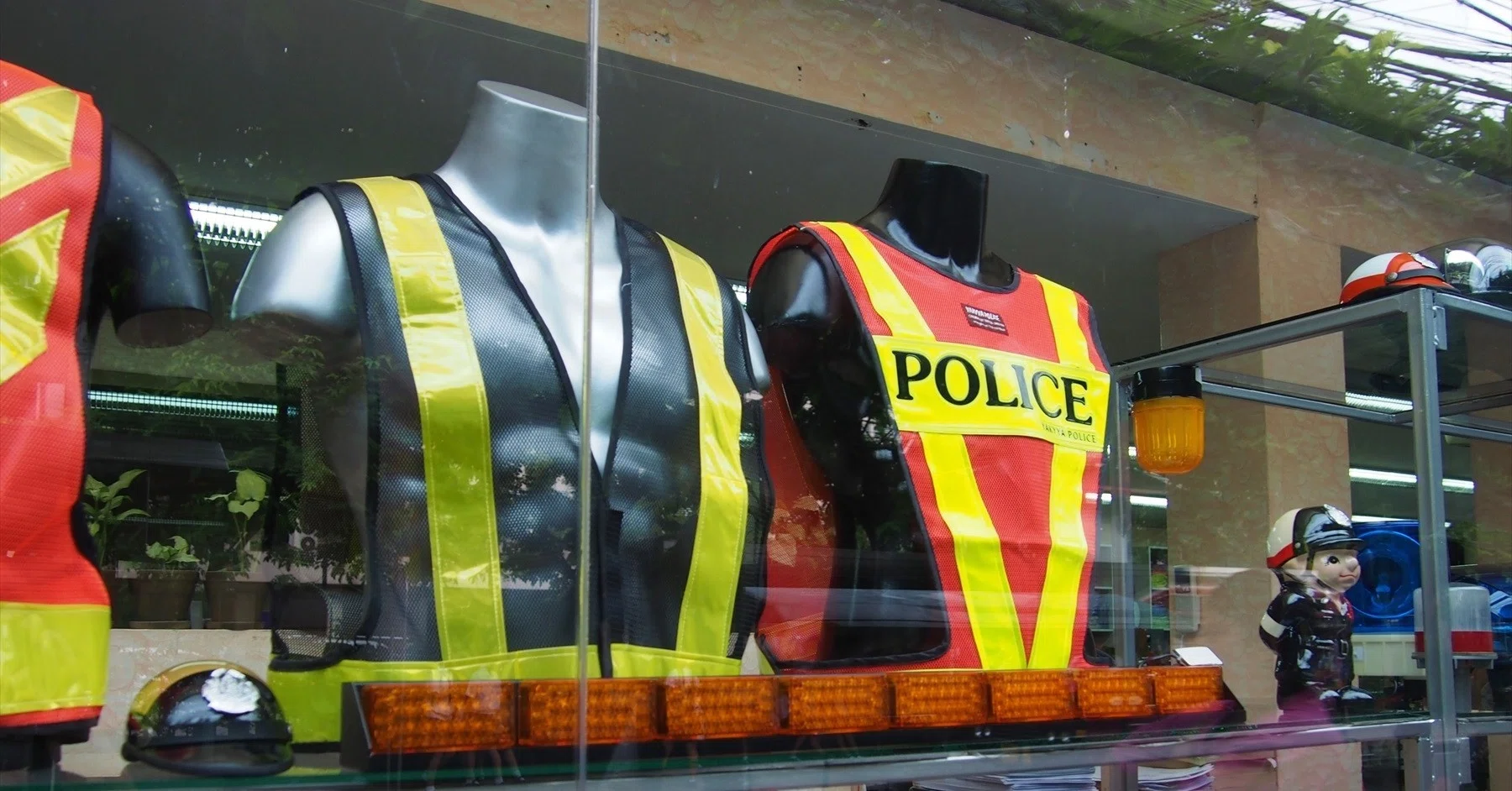 警官も使う警察グッズが土産ものになる｜在住歴20年が話したい本当の 