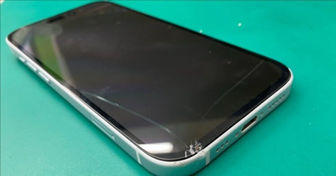 iPhone 15】画面が割れた！データそのままで即日修理するならスマ