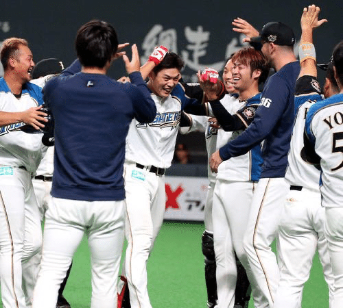 Fs ファイターズ史上初 育成から支配下を勝ち取った髙濱祐仁 エクレア監督代行 Note