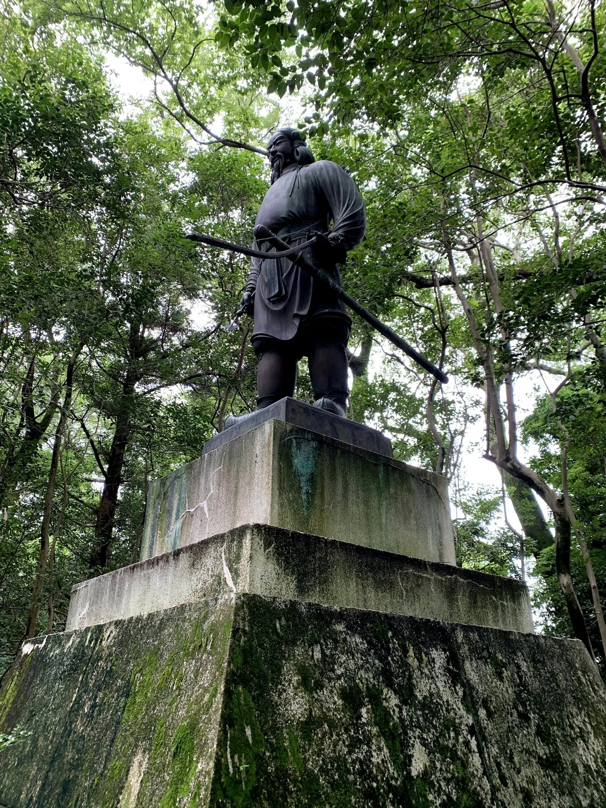 招魂」された神武天皇像…日本にも銅像を神のごとく崇めた時代があった 