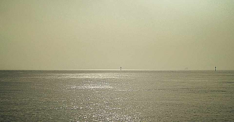 六月六日 雨がザーザー降る前に 大黒海釣り公園で海を見ていた午前中 06 06 06 10 スナップ寅さん Note